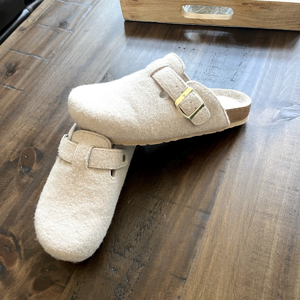 New Cushionaire mule slides. Wool like material. Birkenstock Clog style.